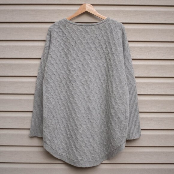 Neiman Marcus Cashmere Sweater L Gray Oversized Cable Knit High-Low Hem - Picture 5 of 9